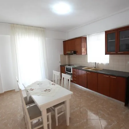 Deluxe Sarandë