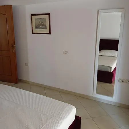 Deluxe Sarandë